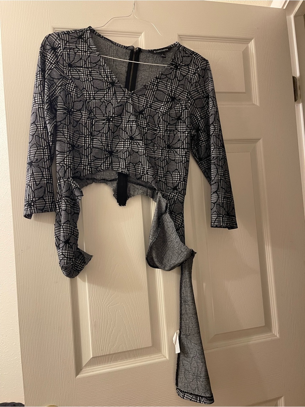 41 Hawthorn Black & White Geometric Tie-Front Crop Top